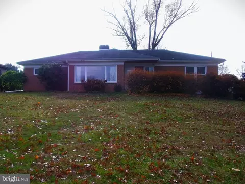 104 S Lynbrook Dr S, York, PA 17402