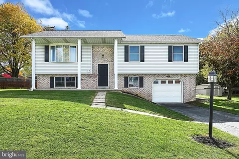 24 Blue Spruce Dr, Hanover, PA 17331