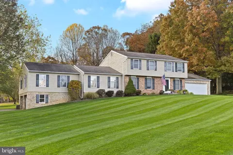 1 Still Pond Dr, New Freedom, PA 17349