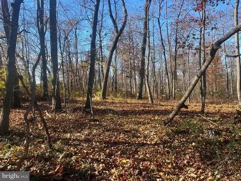 7264 South Rd, Seven Valleys, PA 17360