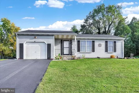 1649 Rainbow Cir, York, PA 17408