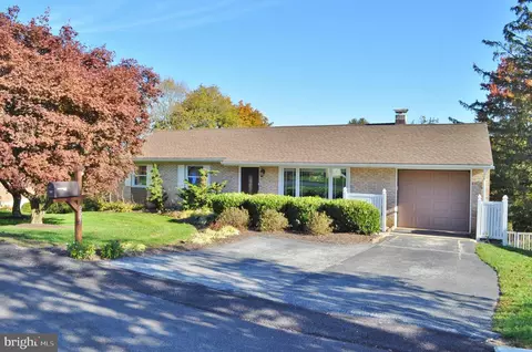 224 Ameda Dr, York, PA 17407