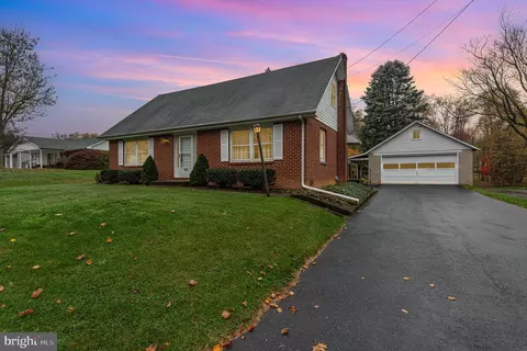 914 S Mountain Rd, Dillsburg, PA 17019