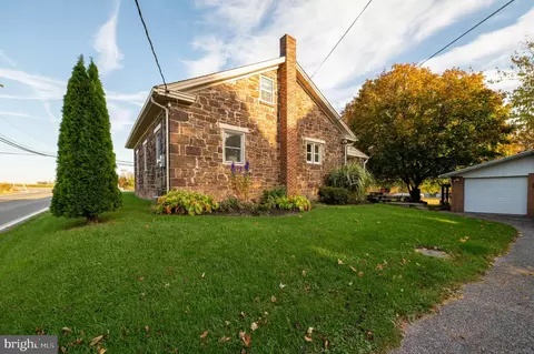 10 Yocumtown Rd, Etters, PA 17319