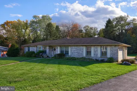 2370 Sutton Rd, York, PA 17403