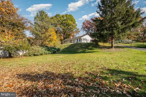 12 Crescent Dr, New Cumberland, PA 17070