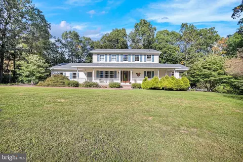 18 Knollwood Ln, Hanover, PA 17331