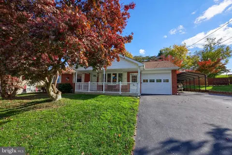 22 Locust St, Spring Grove, PA 17362