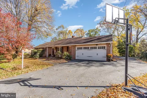 105 Oak Dr, Camp Hill, PA 17011