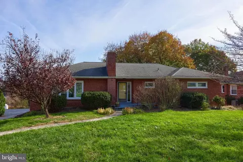 1453 Bonbar Rd, York, PA 17403