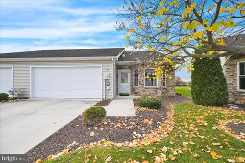 433 Parkview Ln #17, Hanover, PA 17331