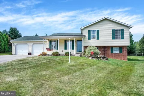 111 Stoker Ct, Stewartstown, PA 17363