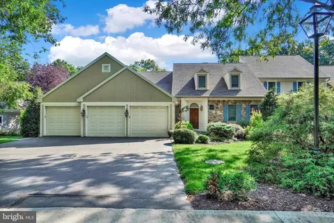 2071 Rosewood Ln, York, PA 17403