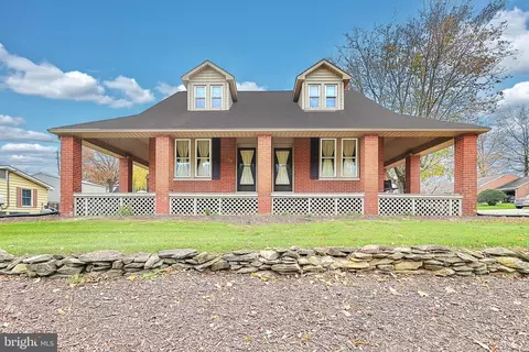 150 W Hanover St, Spring Grove, PA 17362