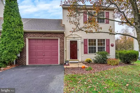 1729 Weeping Willow Ln, Dover, PA 17315