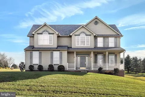 82 Eastwood Dr, Hanover, PA 17331