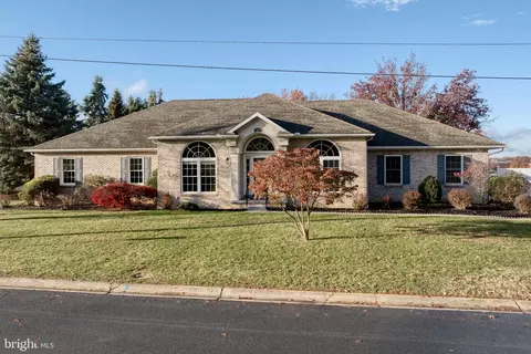 301 Paula Dr, York, PA 17402