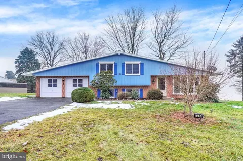 1210 Golden Way, York, PA 17402