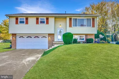 215 Stitt Dr, York, PA 17408