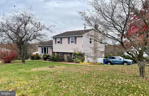 85 Burning Brush Cir, Etters, PA 17319