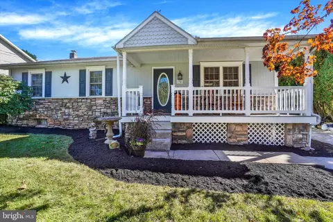 35 Stony Ln, Dover, PA 17315