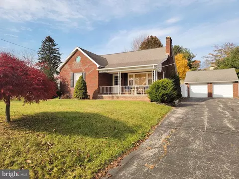 3255 Grandview Rd, Hanover, PA 17331