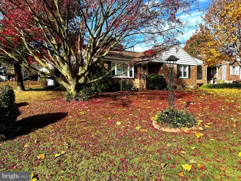 2300 Pleasant View Dr, York, PA 17406