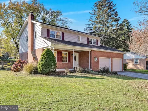 260 Lynbrook Dr N, York, PA 17402