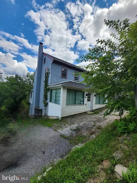 4040 Hilltop Ln, Glen Rock, PA 17327