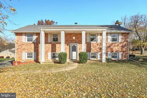 802 Fielding Dr, Red Lion, PA 17356