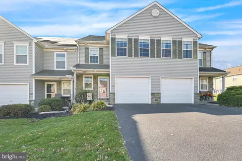 140 Locust Run Dr, York, PA 17404