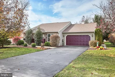 2864 Golden Villas Dr, York, PA 17408