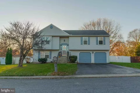 306 Pine Valley Dr, Felton, PA 17322