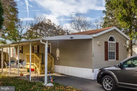 109 Rain Dove Dr, Red Lion, PA 17356