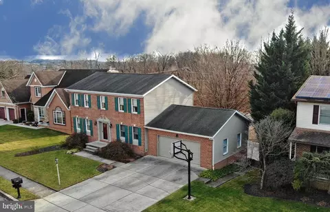 717 Spruce Dr, Hanover, PA 17331