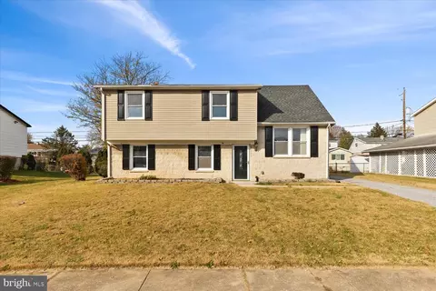 957 Belaire Ln, York, PA 17404