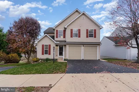 8 Azalea Ct, Manchester, PA 17345