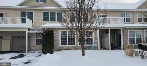 1204 Crestview Ln, Stewartstown, PA 17363