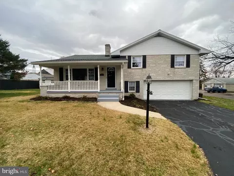 25 W Maple Ave, Shrewsbury, PA 17361