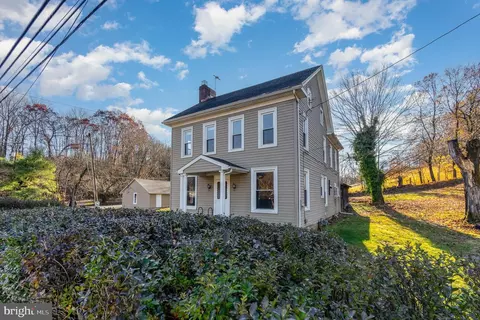 117 E Main St, Windsor, PA 17366 photo 3