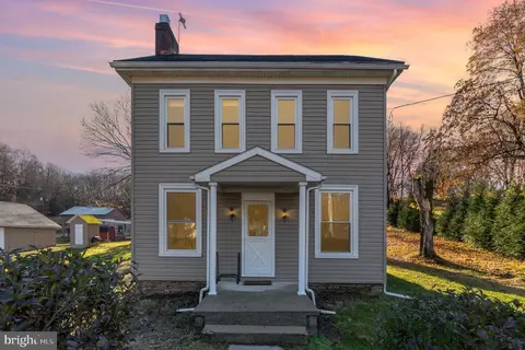 117 E Main St, Windsor, PA 17366 photo 2
