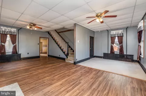 117 E Main St, Windsor, PA 17366 photo 4