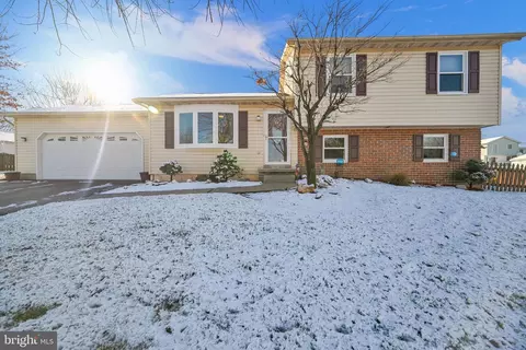 6 S Vail Dr, Hanover, PA 17331