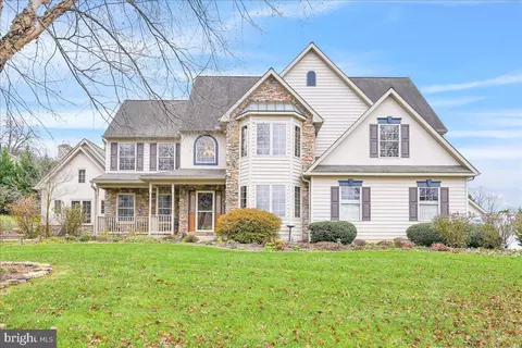 2615 Twin Ln, York, PA 17402