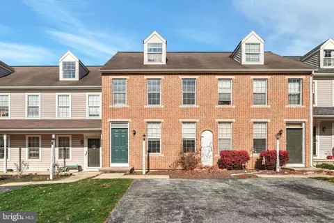 1111 Hearthridge Ln, York, PA 17404