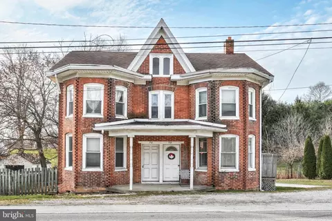 70-72 N Penn St, Windsor, PA 17366