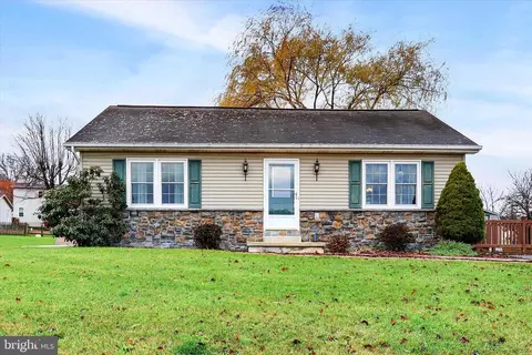 636 Overlook Dr, Etters, PA 17319