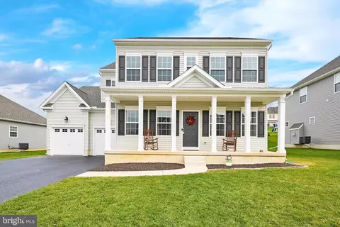 618 Hennyson Dr, York, PA 17402