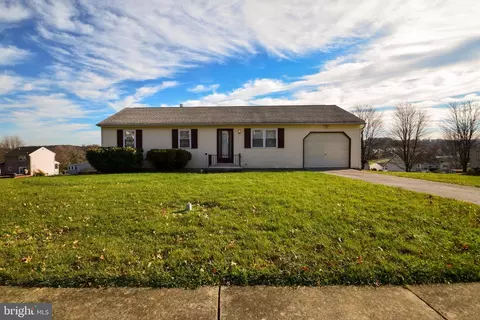 217 Lartry Dr, Red Lion, PA 17356
