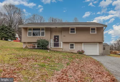 736 School House Ln, Lewisberry, PA 17339